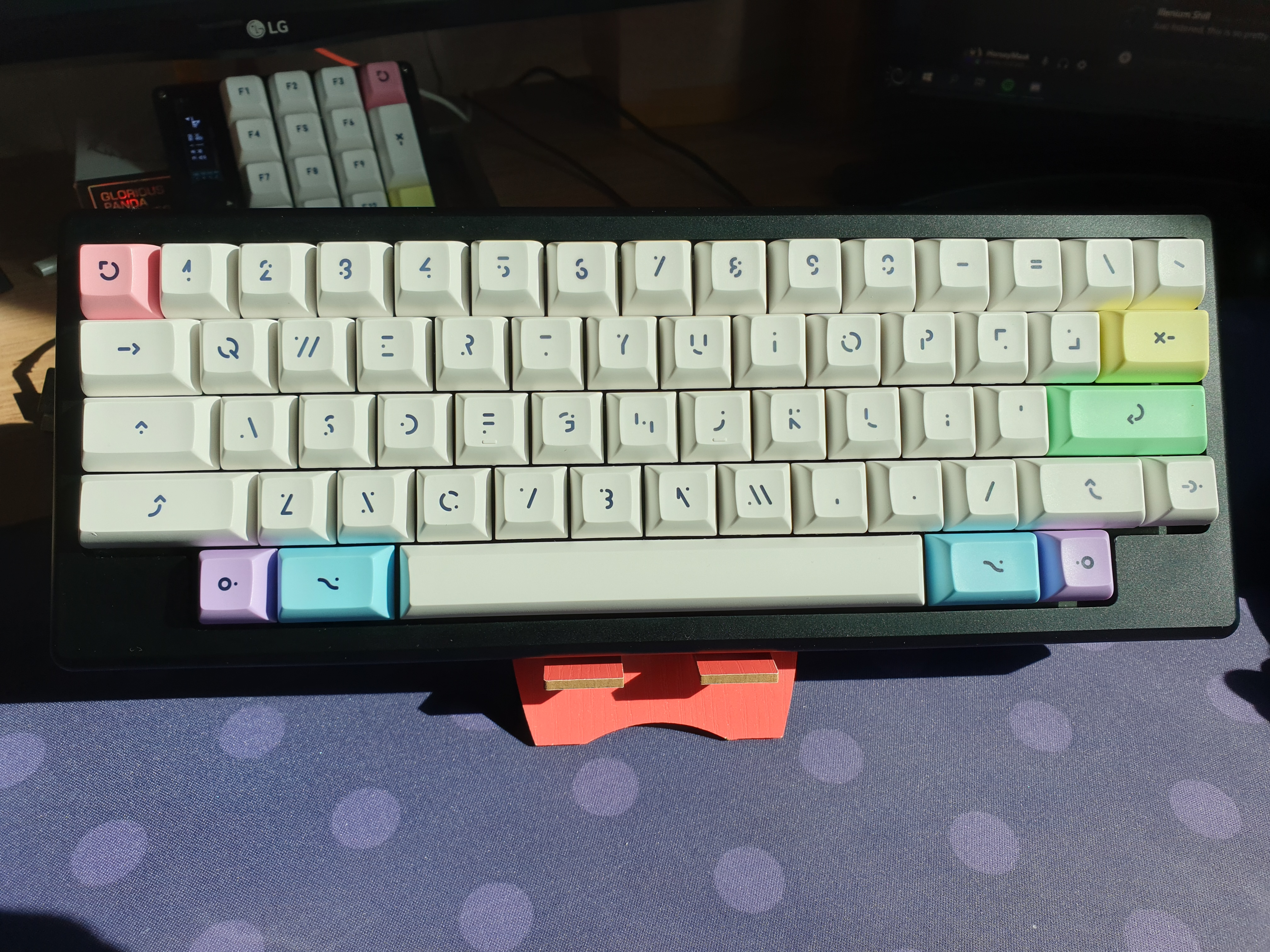 Another keyboard shot in direct sunlight.